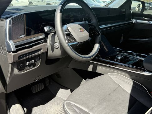 Used 2025 Cadillac Escalade Premium Luxury w/ Touring Package image 10