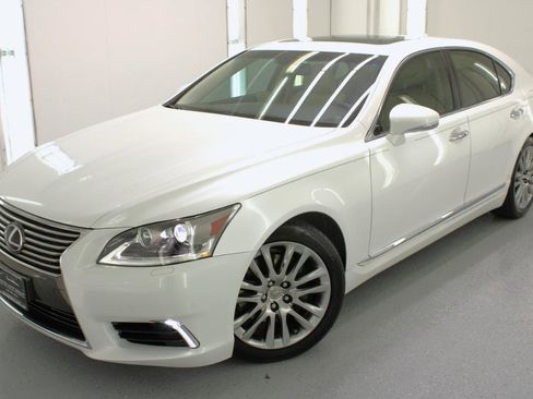 Used 2016 Lexus LS 460 w/ Comfort Package image 2