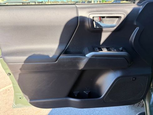 Used 2022 Toyota Tacoma TRD Off-Road w/ TRD Premium Off Road Package image 11