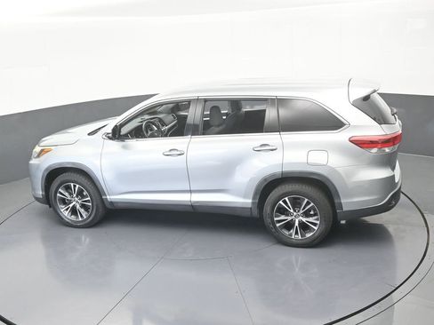 Used 2019 Toyota Highlander LE FWD image 46