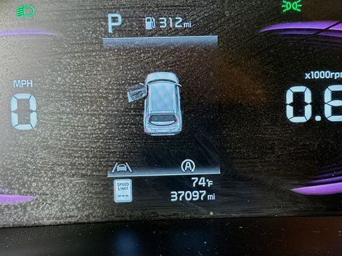 Used 2025 Kia Soul LX w/ LX Technology Package FWD image 19