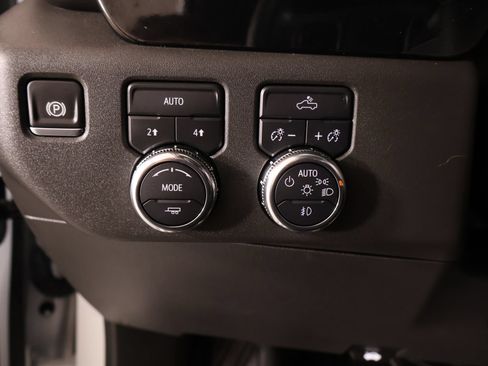 Used 2025 GMC Sierra 1500 Elevation AWD/4WD image 9