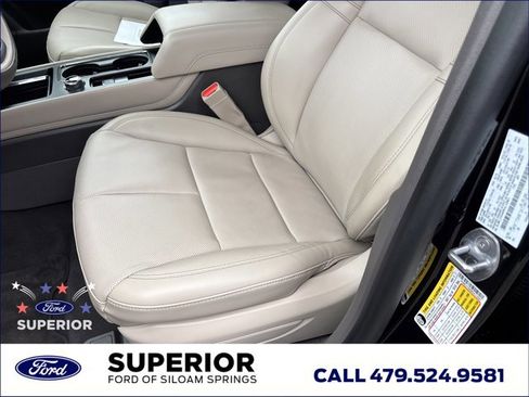 Used 2024 Lincoln Corsair AWD w/ Equipment Group 101A image 17