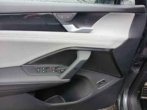 New 2026 Volkswagen Tiguan SE R-Line image 11