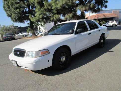 Used 2010 Ford Crown Victoria Police Interceptor image 2