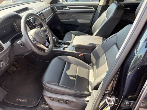 Used 2023 Volkswagen Atlas SE w/ Panoramic Sunroof Package AWD/4WD image 6