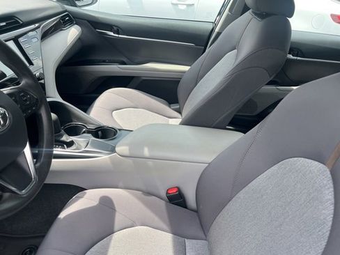 Used 2020 Toyota Camry LE FWD image 9