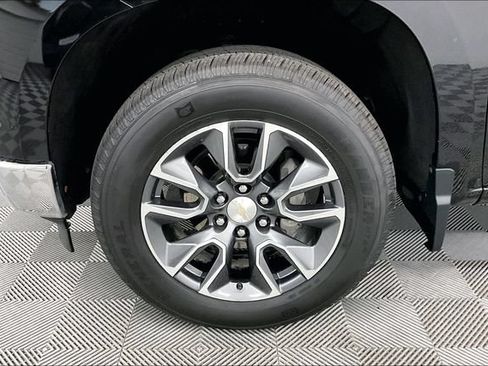 Used 2024 Chevrolet Silverado 1500 LT AWD/4WD image 10