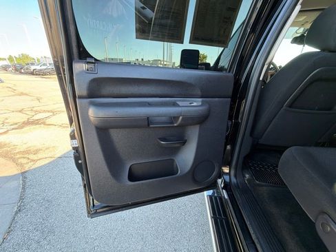 Used 2011 Chevrolet Silverado 2500 LT w/ Suspension Package, Off-Road AWD/4WD image 17