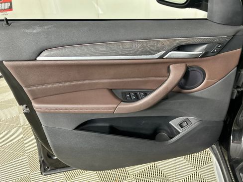 Used 2017 BMW X1 xDrive28i image 11