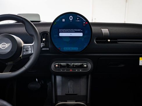 Certified 2025 MINI Cooper 2-Door Hardtop image 21