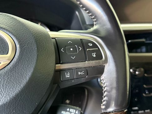 Used 2020 Lexus LX 570 4WD w/ 3rd Row & Luxury Pkg image 28