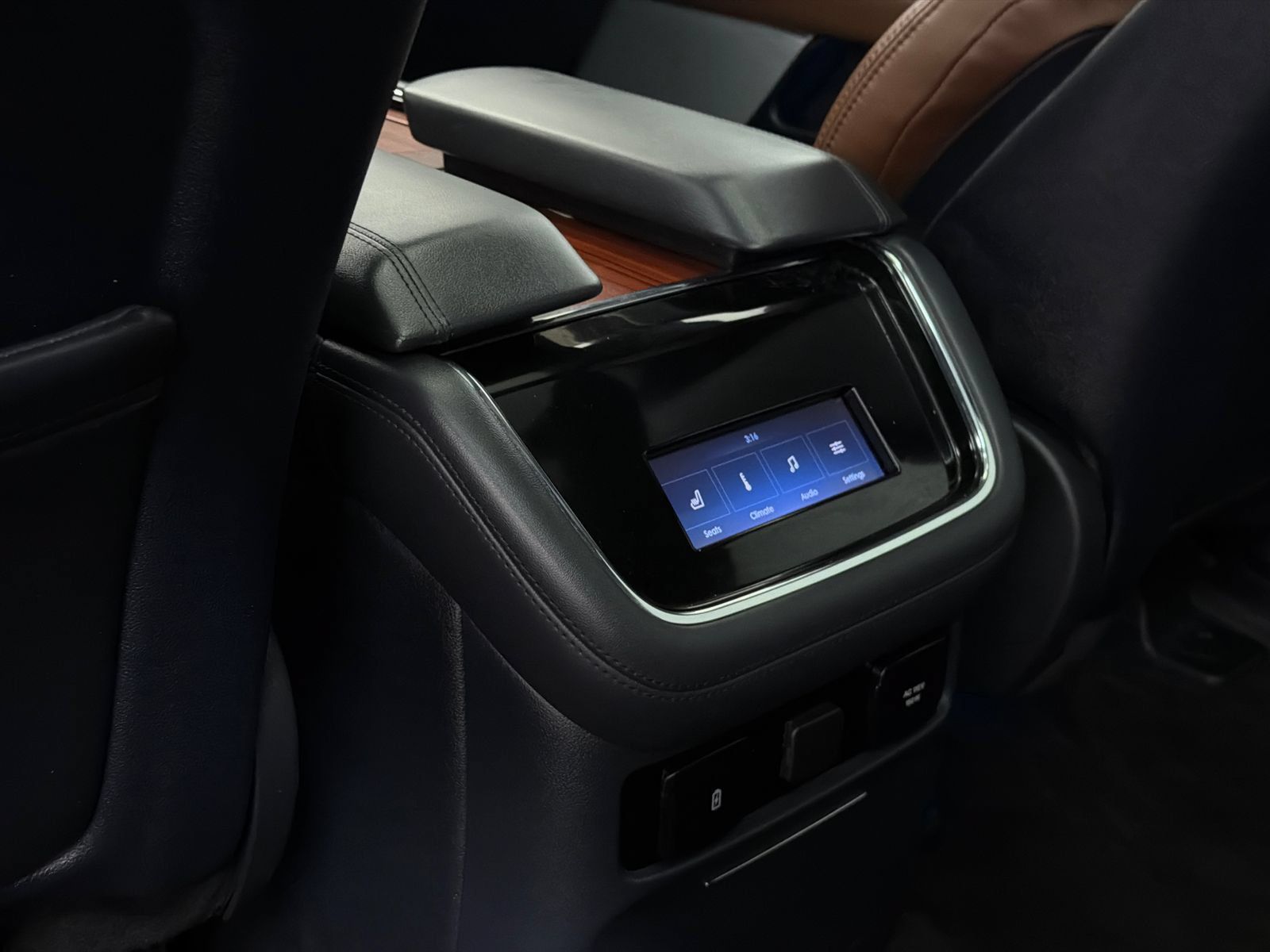 Certified 2023 Lincoln Navigator Reserve AWD/4WD image 25