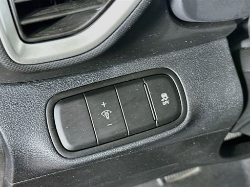 Used 2025 Hyundai Venue SEL FWD image 17