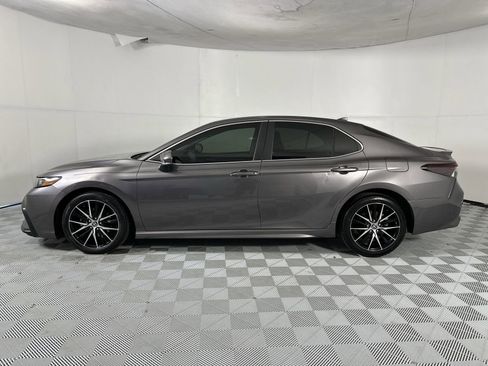 Used 2022 Toyota Camry SE w/ Convenience Package FWD image 5