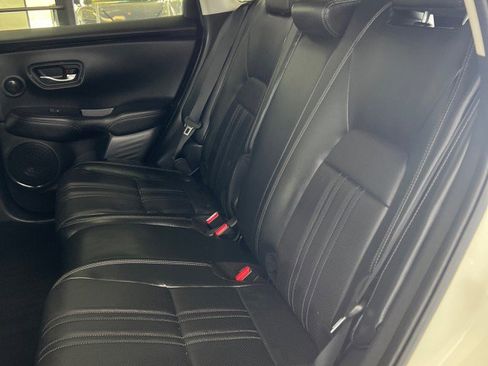 Used 2023 Honda HR-V EX-L image 9