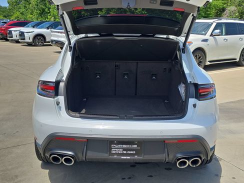 Used 2025 Porsche Macan AWD/4WD image 24