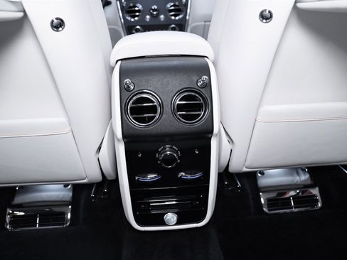 Used 2023 Rolls-Royce Cullinan w/ Cullinan Package image 37