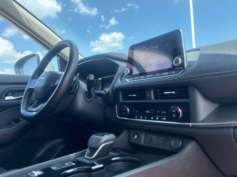 Certified 2025 Nissan Rogue SV FWD image 29