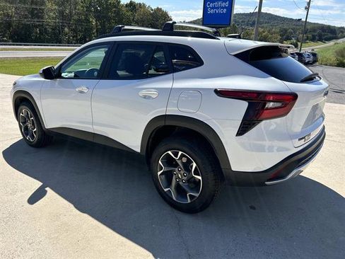 Used 2025 Chevrolet Trax LT w/ Driver Confidence Package image 6