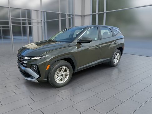 Used 2025 Hyundai Tucson SE image 4