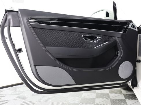 Used 2020 Bentley Continental GT image 24