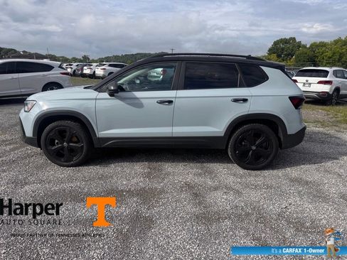 Used 2025 Volkswagen Taos SE AWD/4WD image 2