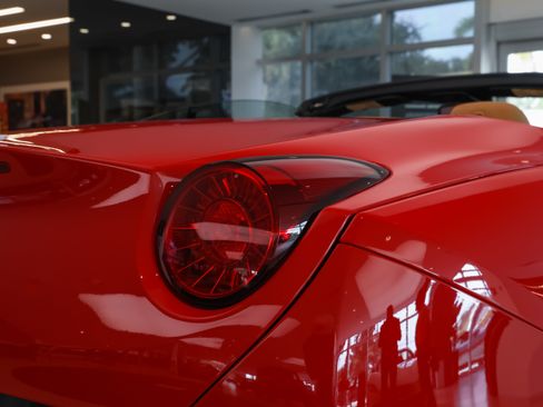 Used 2011 Ferrari California RWD image 14