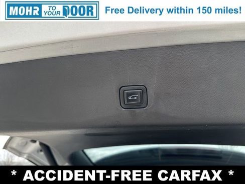 Used 2022 Chevrolet Traverse LT image 11