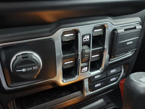 Used 2021 Jeep Wrangler Unlimited Sahara w/ Cold Weather Group image 34