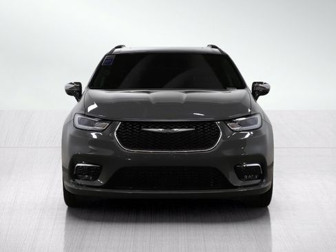 Used 2023 Chrysler Pacifica Limited FWD image 8