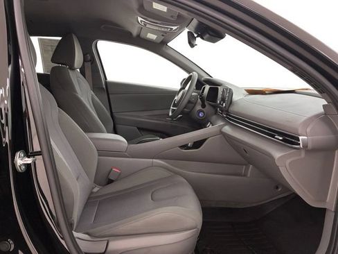 Used 2024 Hyundai Elantra SE FWD image 14