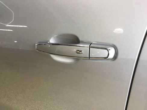 Used 2019 Chevrolet Blazer Premier w/ Sun and Wheels Package image 12