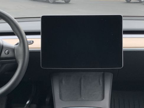 Used 2023 Tesla Model Y Long Range image 31