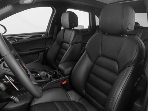 Used 2025 Porsche Macan image 45