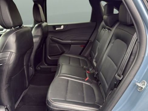 Used 2025 Ford Escape Platinum AWD/4WD image 32