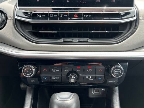 Used 2025 Jeep Compass Limited AWD/4WD image 30