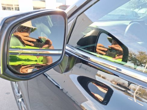 Used 2021 Toyota Highlander XLE image 14