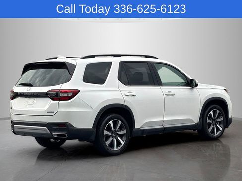 Used 2023 Honda Pilot Touring image 7
