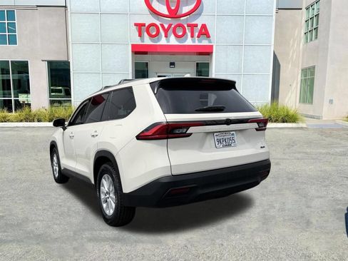 Certified 2024 Toyota Grand Highlander FWD image 5