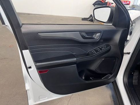 Used 2025 Ford Escape Active image 24