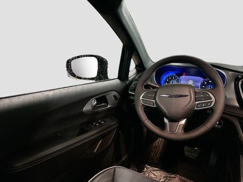 New 2026 Chrysler Pacifica Limited AWD/4WD image 25