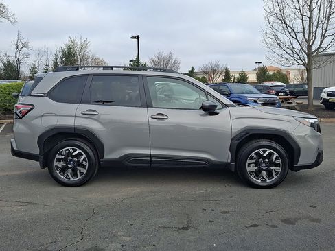 Used 2025 Subaru Forester Premium image 7