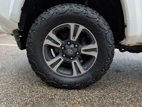 Used 2016 Toyota Tacoma TRD Sport w/ Towing Package AWD/4WD image 32
