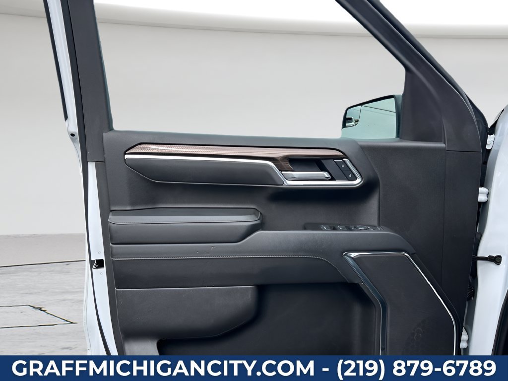 Used 2025 Chevrolet Silverado 1500 LT AWD/4WD image 9