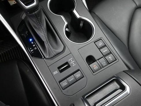 Certified 2023 Toyota Highlander XLE image 31