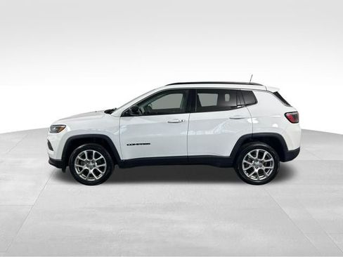 Used 2022 Jeep Compass Latitude AWD/4WD image 3