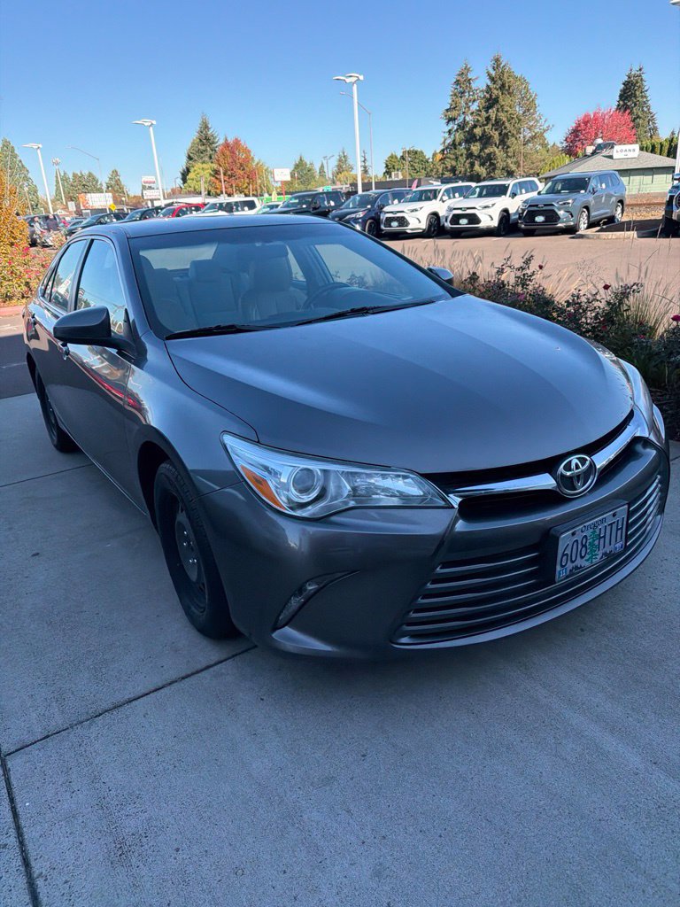 Used 2016 Toyota Camry LE FWD image 2