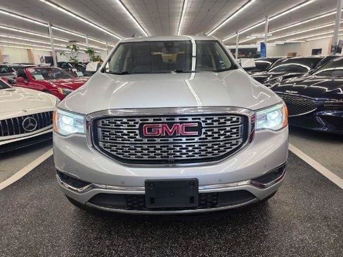 Used 2017 GMC Acadia Denali w/ Technology Package FWD image 3