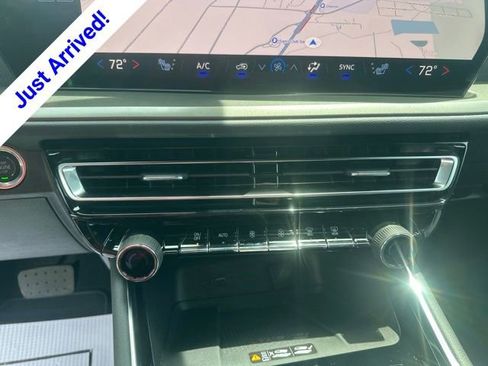 New 2026 Chevrolet Traverse LT w/ Sun and Wheel Package FWD image 25
